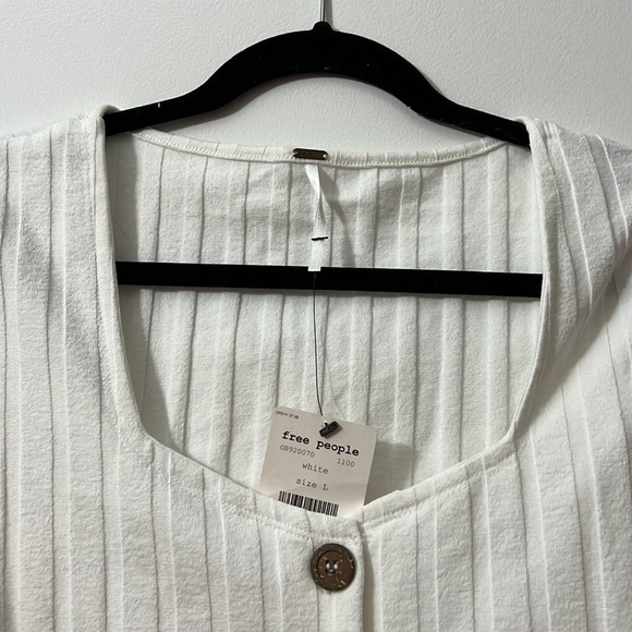 3/4 length sleeve, button detail free people top. Size Large. New with tags - Picture 4 of 4
